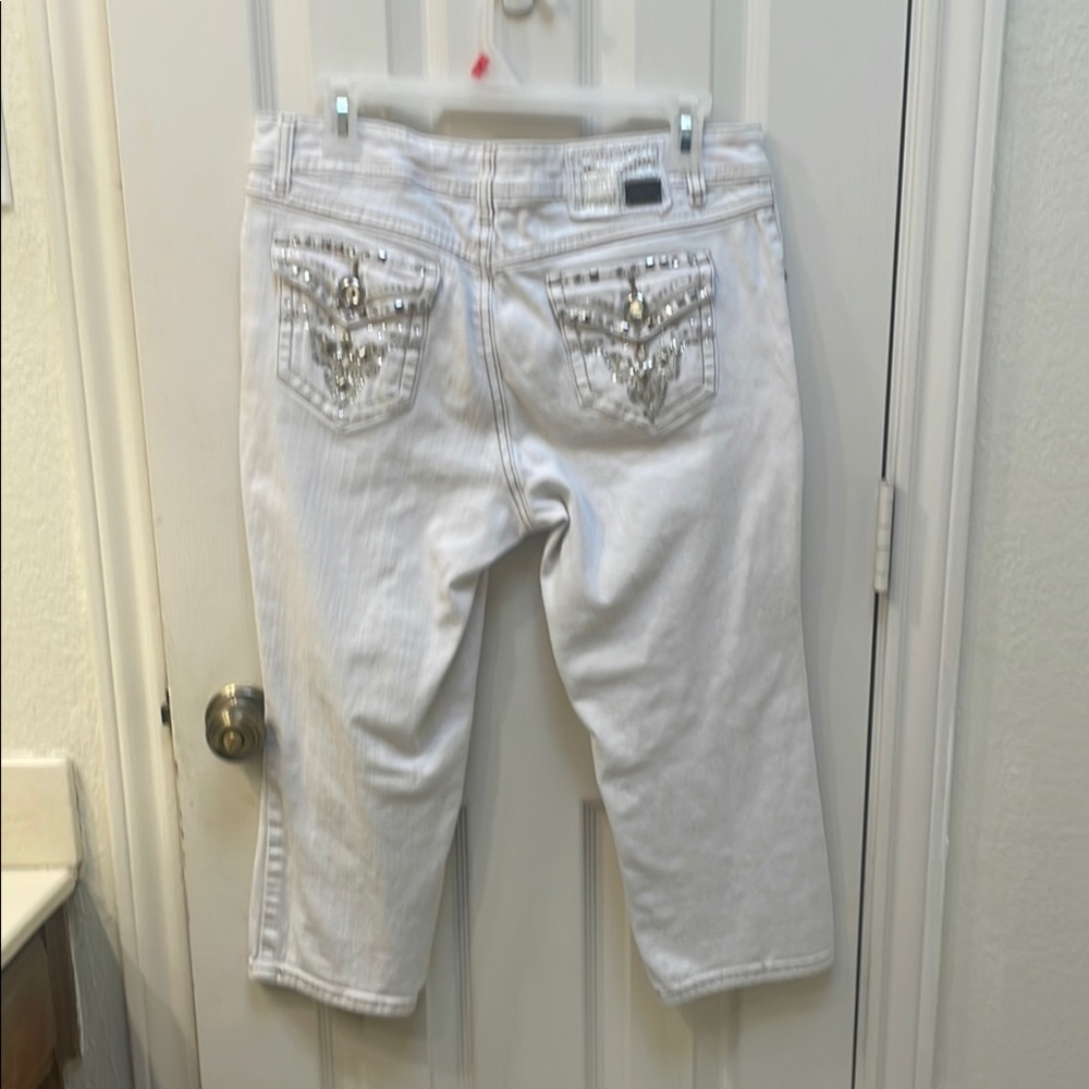 White Cropped Jeans with Embellished Pockets